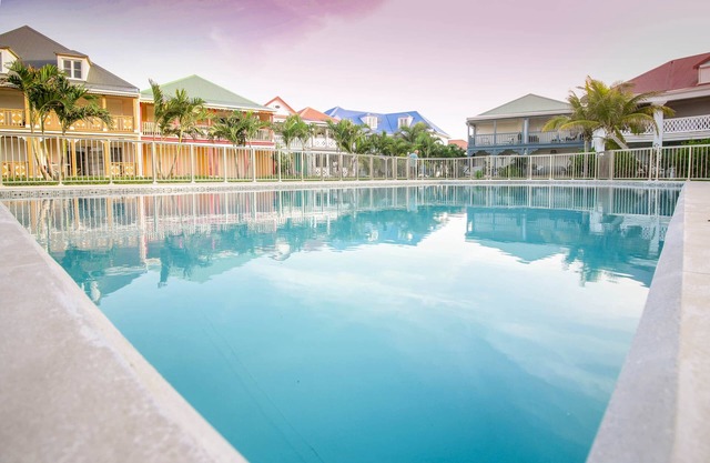 Lapis Bleu, 2 bedroom apartment on the beach!
