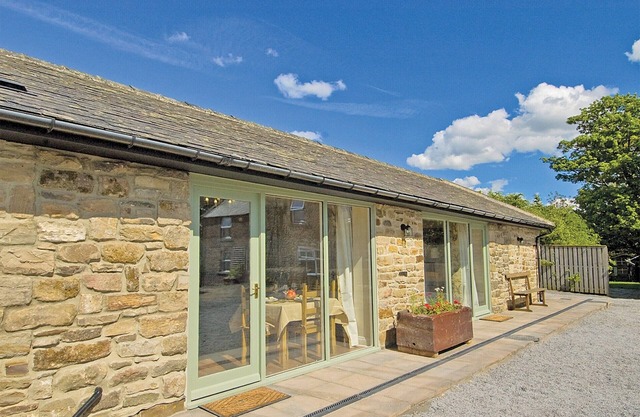 Lapwing Cottage - E5028