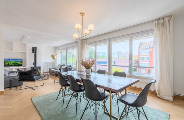Large 130 m² 4-bedroom apartment
