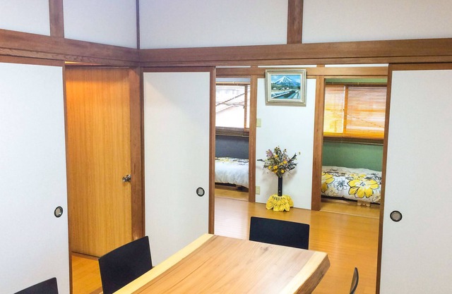 LARGE 200 SQ M HOUSE 30 MIN TO SHINJUKU
