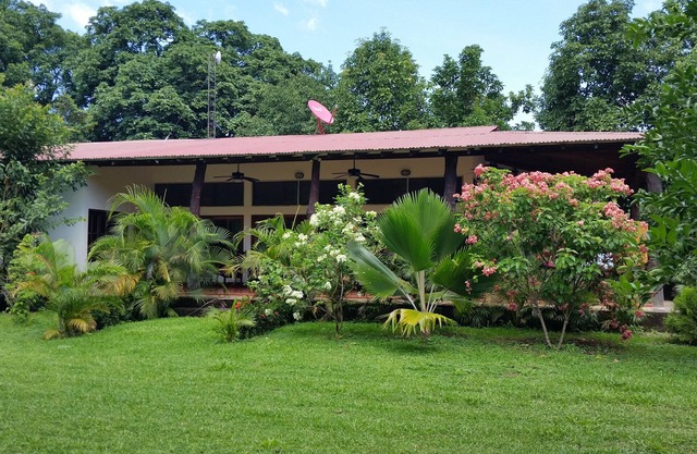 Large 3 bedroom house just 5 minutes from Chinandega