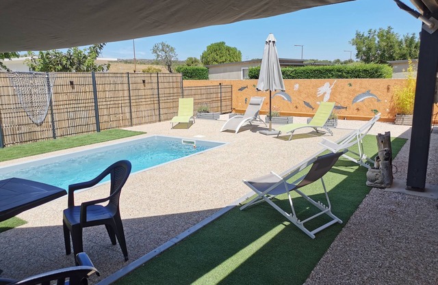 LARGE AIR-CONDITIONED MOBILE HOME NO. 1, 400M FROM THE SEA ON FOOT