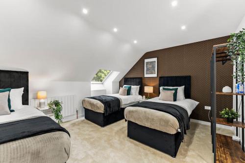 Large and Stylish Abode in Nottingham - Sleeps 15