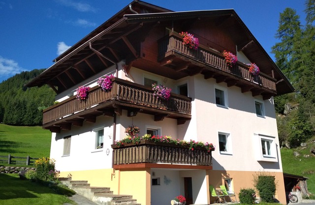 Large apartment for family and friends with a mountain panorama, free WiFi