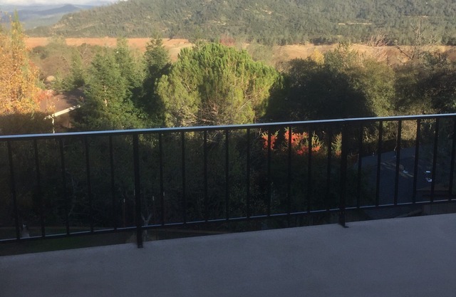 Large Bedroom in House at Beautiful Lake Oroville