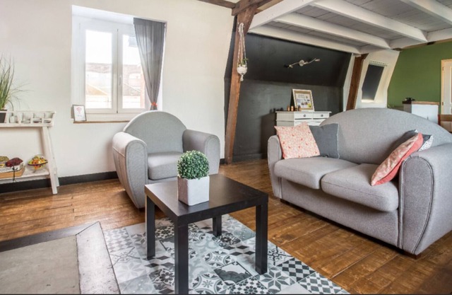 Large, bright studio a few minutes from Lille (jacuzzi option)
