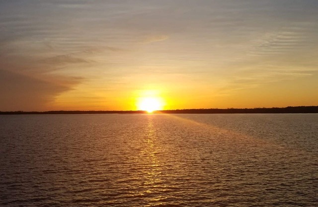 Large Cottage: Private Beach/Stunning Sunsets/Kayaks/Fire Pit