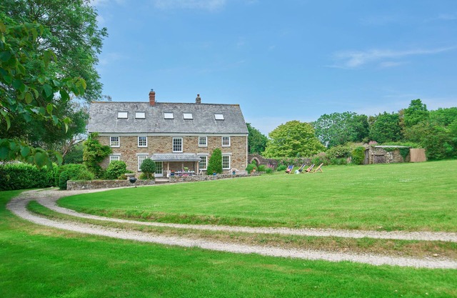 Large country house, near Heligan Gardens, an ideal base for exploring Cornwall.