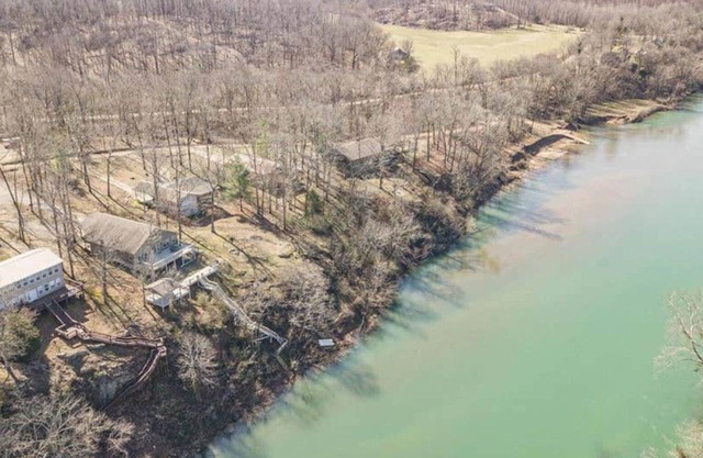 Large Current River Getaway in Doniphan, MO! Hot Tub!