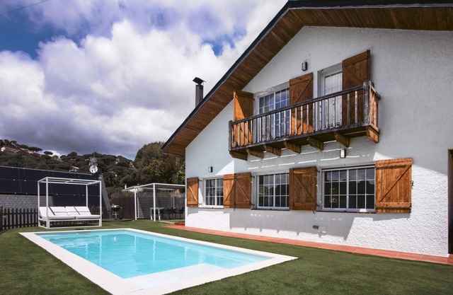 Large outdoor area, private pool and have fun