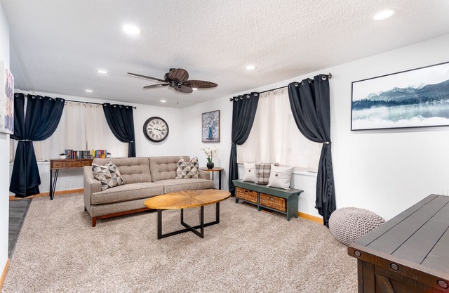 Large family friendly home with 2 kitchens, game room.