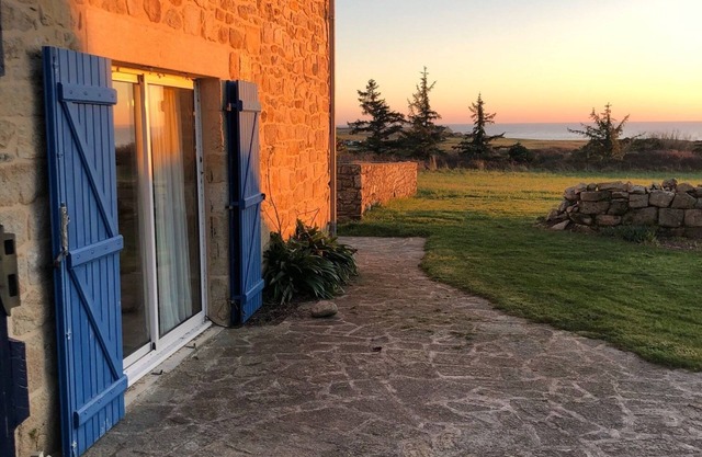 Large house, facing south, facing the ocean between Audierne and Pointe du raz