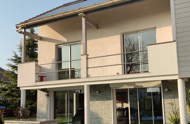 Large house with heated swimming pool, near Paris, Vexin and Châteaux (Versailles)