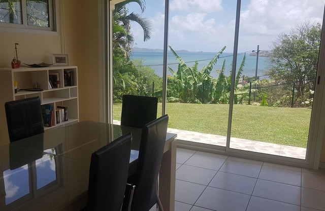 Large modern apartment with sea view, garden and terrace