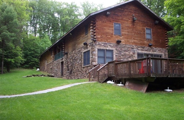 Large Modern Cabin with Hot Tub Tucked in Woods