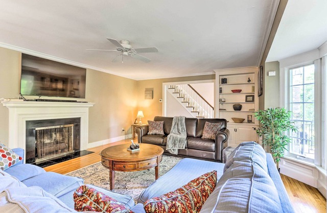 Large Private Yard: Grand Worcester Getaway