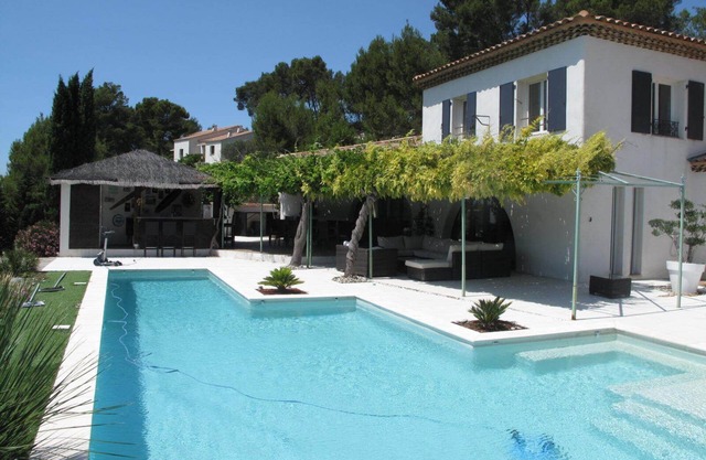Large quiet villa near Aix en Provence