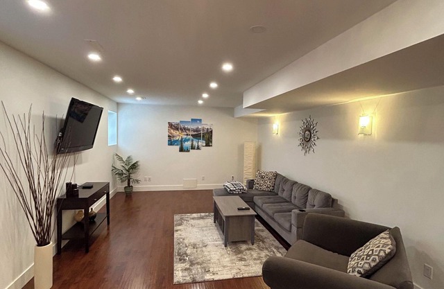 Large REGISTERED suite in Campbell Valley