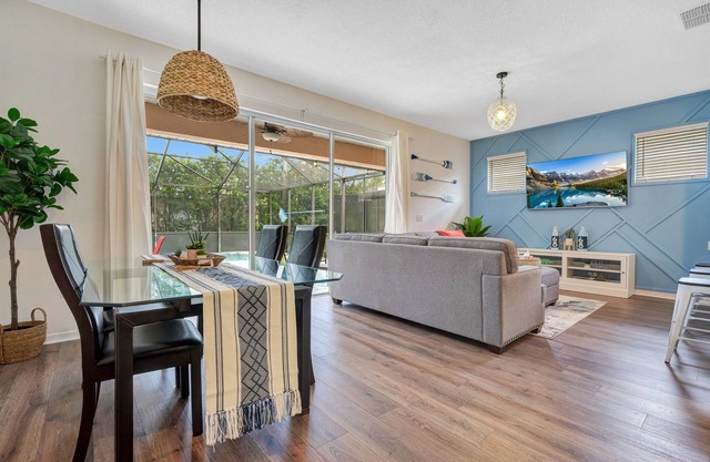 Large Relaxing Poolside Patio! 4 Miles to Disney.