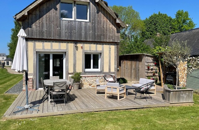 Large TERRACE Gîte, ALL COMFORT, Countryside NEAR HONFLEUR and BEACH