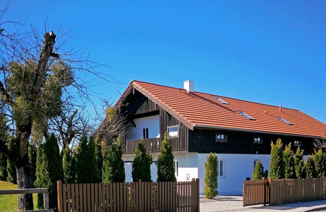 Large vacation guest apartment Münsing near Lake Starnberg and the Alps 125m² ground floor + first floor