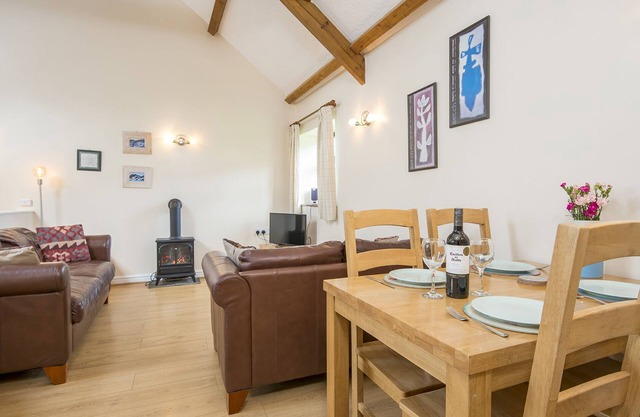 Lark View, Holiday Cottage Bosherston, Sleeps 4, 2 bedrooms, bathrooms