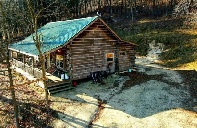 Larsen Hunters Rustic Cabinn