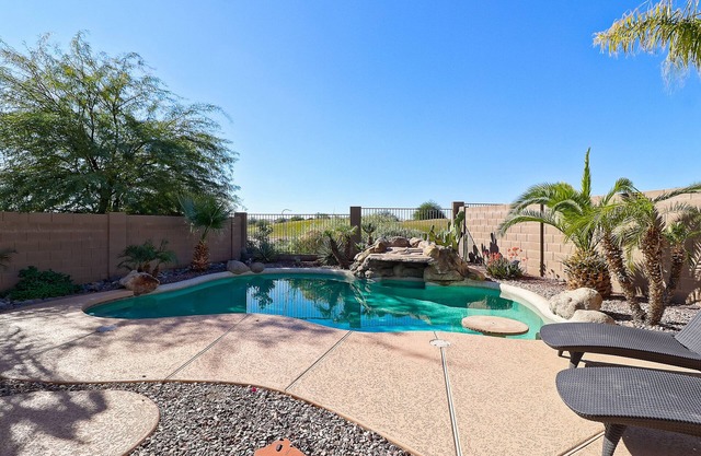 Last Minute Deals Heated Pool on Golf Course with Mountain Views!