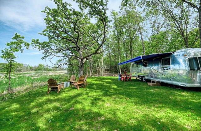 Last Resort - Vintage 1977 Airstream