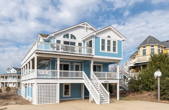 Latitude Adjustment: Private Pool, Walk to Beach, Comm. Amenities
