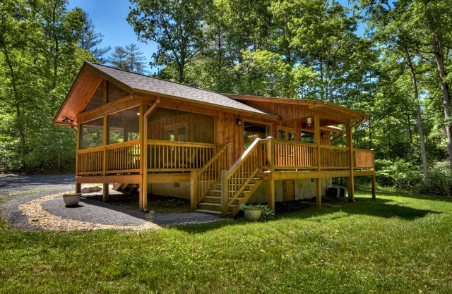 Laurel Escape LLC - Romantic Luxury Cabin : Perfect For 2! nLodging Cert #033336