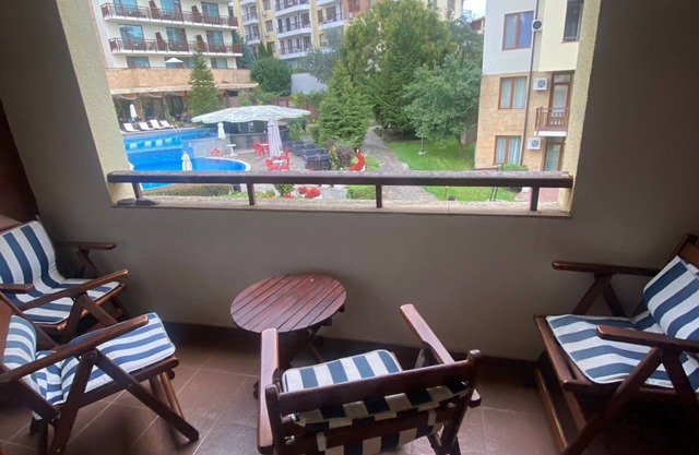 Lavish, Poolside 2 Bed Apt at Garden of Eden