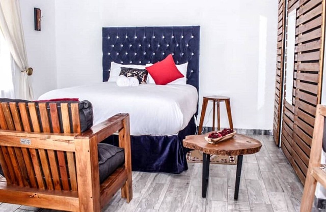 Lawu Le Ngwenya Guest House