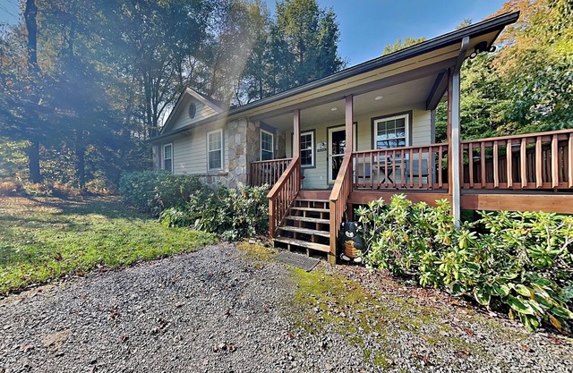 Lazy Bear Cabin | Fantastic Location, Hot Tub