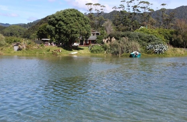 Lazy Daze ~ Stunning Estuary Location, family friendly, pet friendly, private
