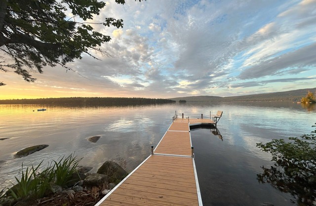 Lazy Dog Lakefront Cabin - a cozy retreat on tranquil Mooselookmeguntic Lake