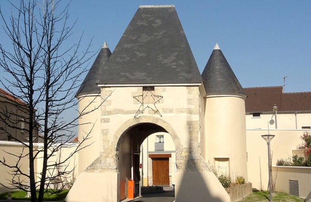 Le Clos Mongis, Paris 25'. Calm. Garden. Parking. Close to all amenities.