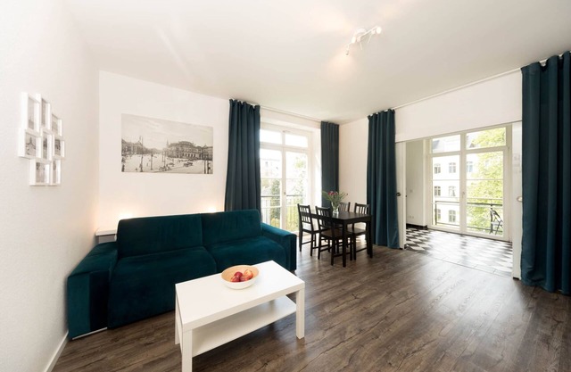 LE Home II: 2-room loft w/balcony+parking. Quiete, bright!