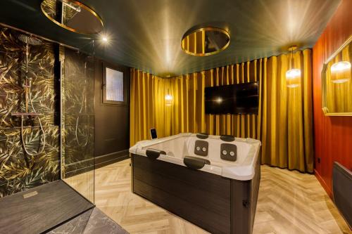le rouge love room