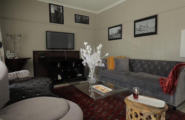 Ledumo Lodge