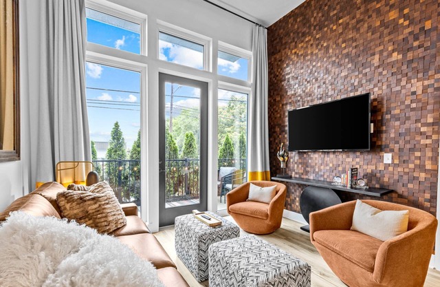 Legacy at Neo ~ Luxury and Location ~ Near Broadway ~ Short Walk to Downtown ~ Elevator ~ Parking