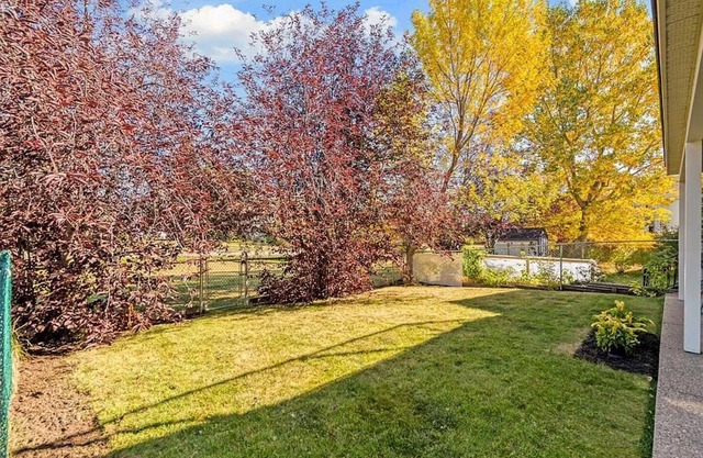 Legal Walkout suite with King-bed, Kitchen, Parking & Patio