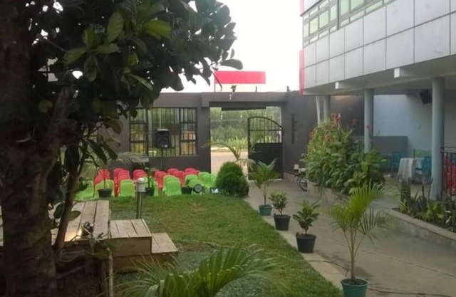 LEISURE VILLAGE HOTEL