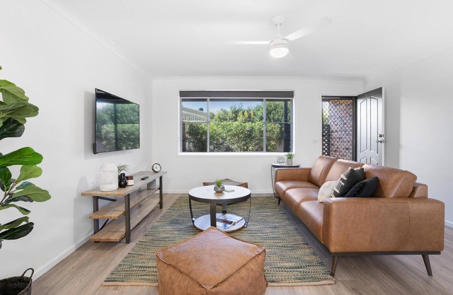 Lennox Belle - Freshly Renovated Townhouse with Wifi