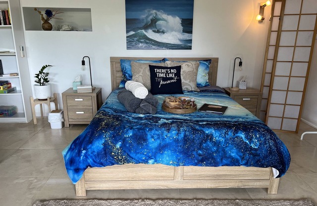 Lennox Sea Breeze Suite - lovely weekend getaway for singles/couples