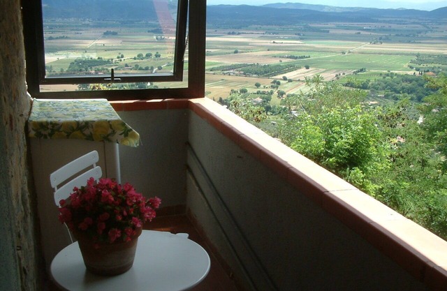Leo's house, peace and relaxation in a typical Maremma village ten minutes drive from the sea