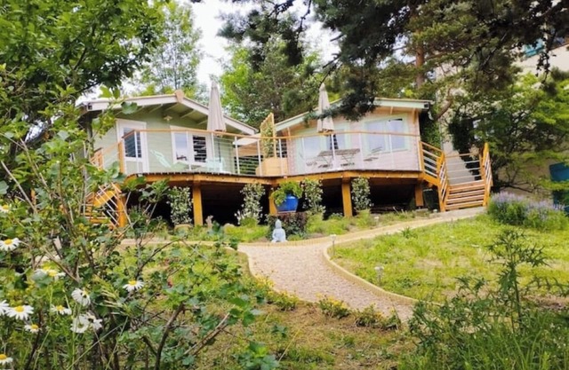 Les chalets perchés, a cosy nest for wilderness lovers