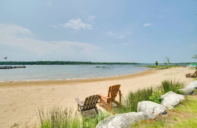 Les Cheneaux Islands Cabin 4 w/Deck: Pet Friendly