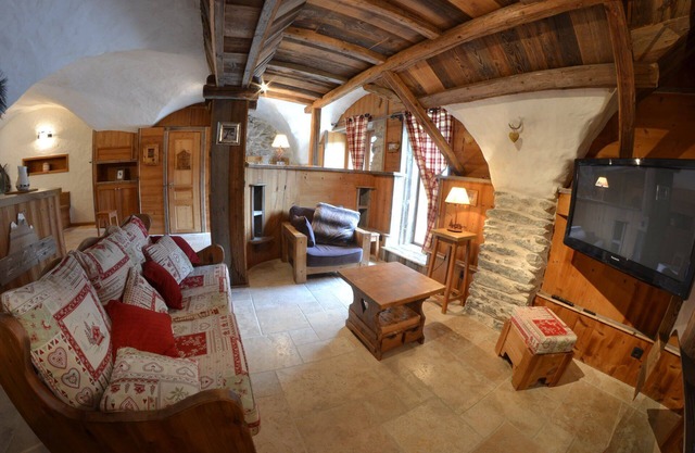 Les Coutegas - Two Bedroom Apartment, Sleeps 6