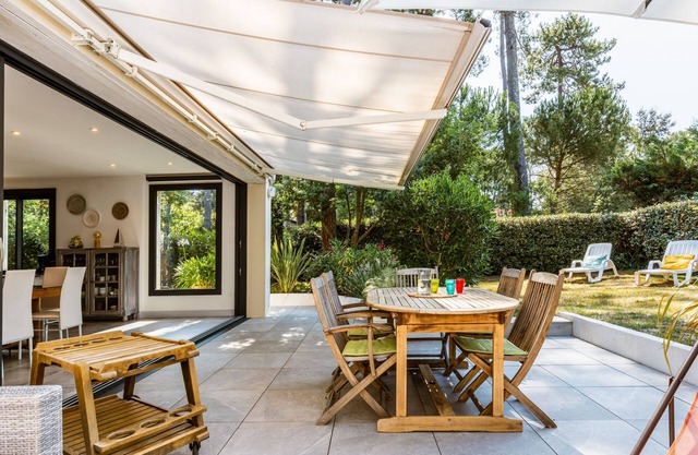 Les Narcisses by Interhome